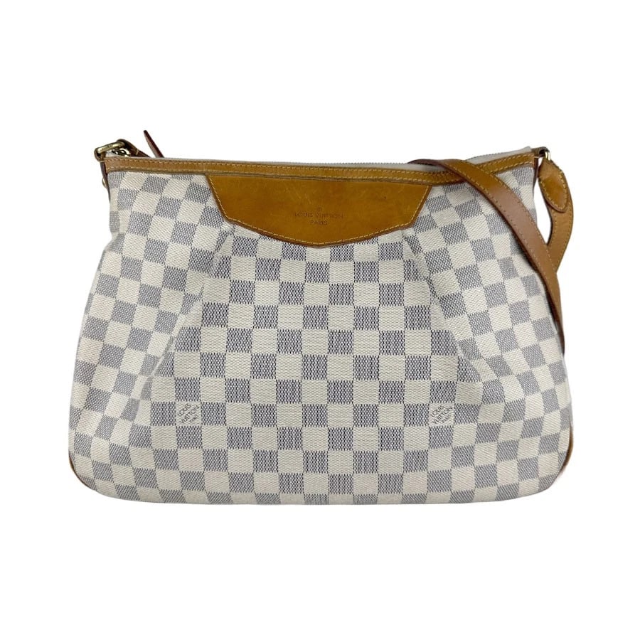LOUIS VUITTON DAMIER AZUR SIRACUSA MM SHOULDER BAG: LOUIS VUITTON Damier Azur Siracusa MM Shoulder Bag Brand: LOUIS VUITTON Type: Shoulder Bag Material: Damier Azur Canvas Color: Azur Size: W:13.8inx H:10.6inx D:4.3in Shoulder Length: 39.4in Acces