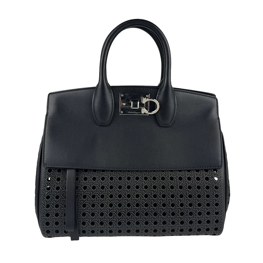 SALVATORE FERRAGAMO GANCINI HANDBAG SHOULDER BAG: Salvatore Ferragamo Gancini Handbag Shoulder Bag Brand: Salvatore Ferragamo Type: Handbag Material: leather Color: Black Size: W:11.0inx H:9.1inx D:5.5in Handle Length:9.8in Shoulder Length: 51.2i