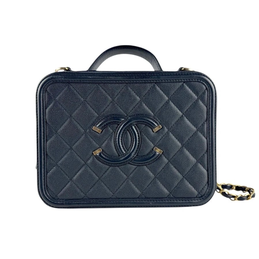 CHANEL CC FILIGREE SHOULDER BAG NAVY: CHANEL CC Filigree Shoulder Bag Navy Brand: CHANEL Type: Shoulder Bag Material: Leather Color: Navy Size: W:7.9inx H:6.3inx D:3.1in Handle Length:5.5in Shoulder Length: 39.4in Accessories: None