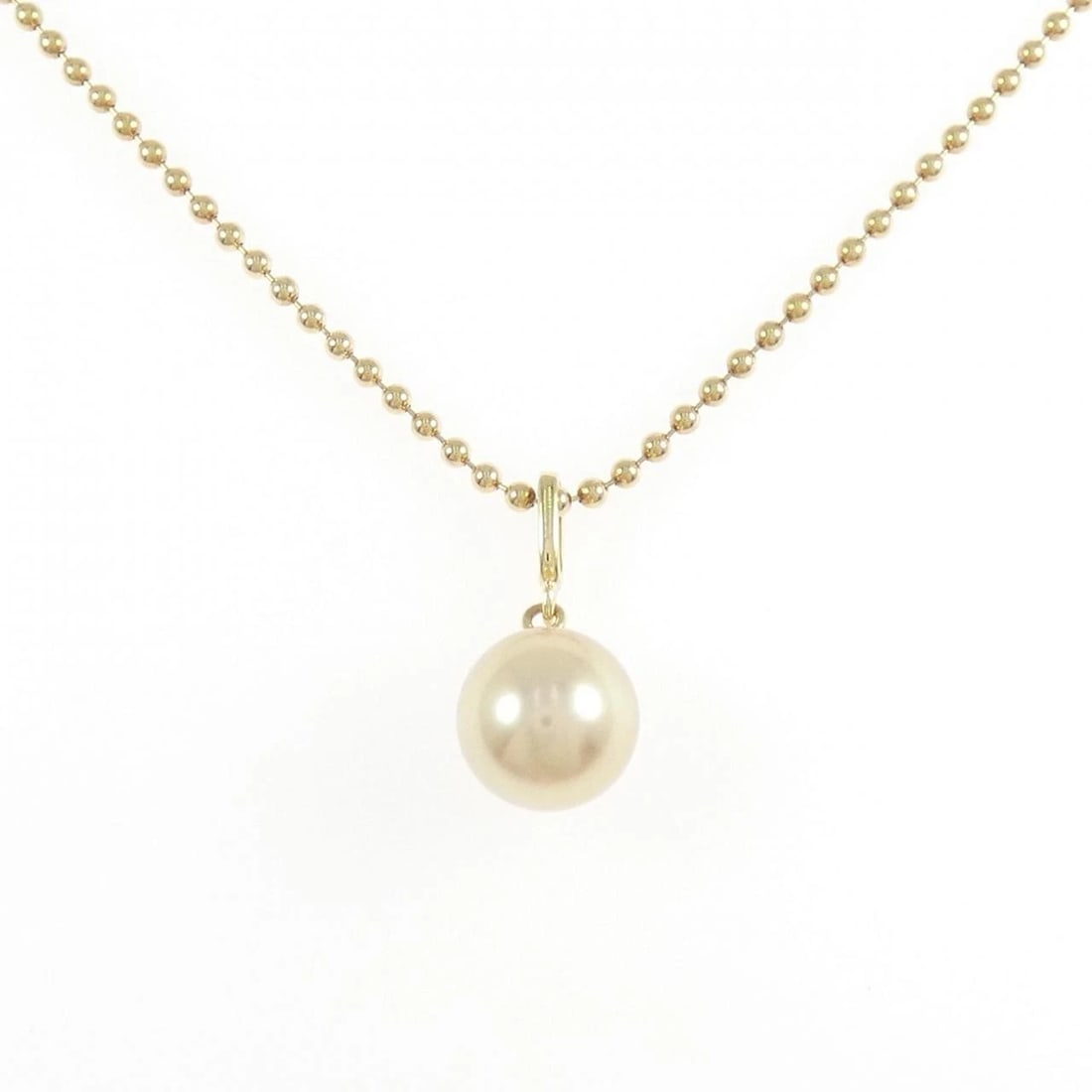 MIKIMOTO AKOYA PEARL NECKLACE: MIKIMOTO Akoya Pearl Necklace Brand: MIKIMOTO Type: Necklace Material: K18 Yellow Gold Main Stone Akoya Pearl Color: Yellow Gold Size: 40cm ActualSize Pendant top H x W: 17.4mmx8.2mm Chain Max. W: