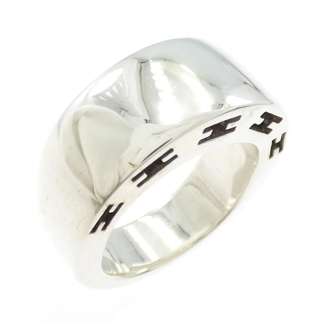 HERMES 925 RING: HERMES 925 Ring Brand: HERMES Type: Ring Material: 925 Silver Color: Silver Size: 6 (US size) Accessories: None Accessories Notice: When purchasing pre-owned goods, please refer to the photos