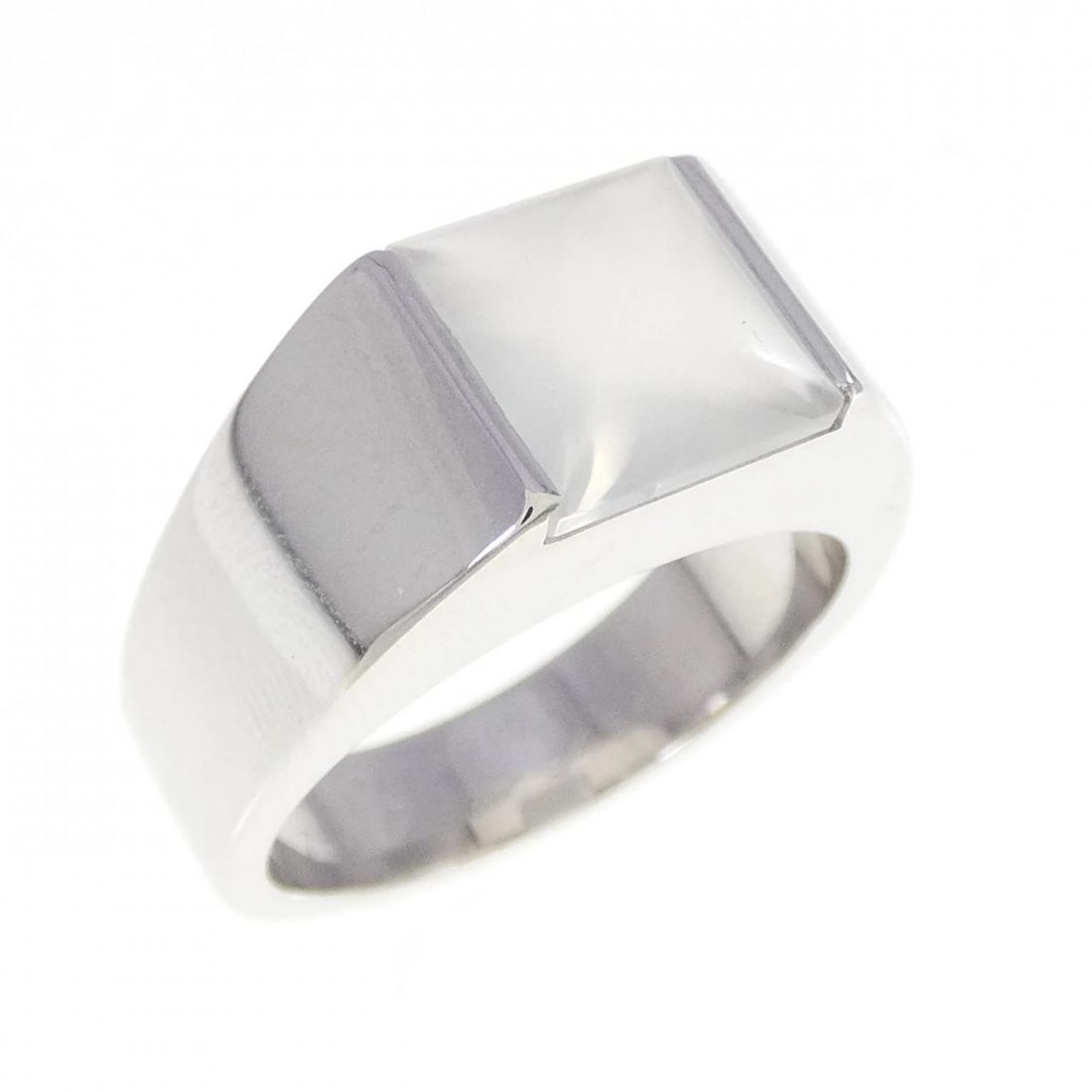 CARTIER TANK RING: Cartier Tank Ring Brand: Cartier Type: Ring Material: 750 White Gold Main Stone Moonstone Color: White Gold Size: 6.5-7 (US size) Accessories: None Accessories Notice: When purchasing pre-