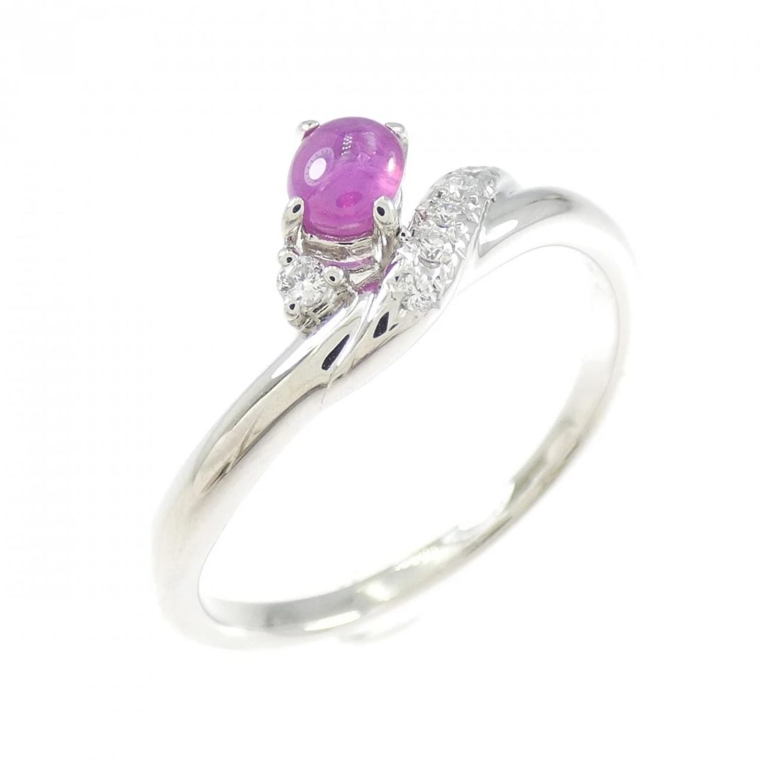 TASAKI STAR RUBY RING: TASAKI Star Ruby Ring Brand: TASAKI Type: Ring Material: Platinum 900 Main Stone Star Ruby Color: Platinum Size: 8.5 (US size) Accessories: None Accessories Notice: When purchasing pre-own