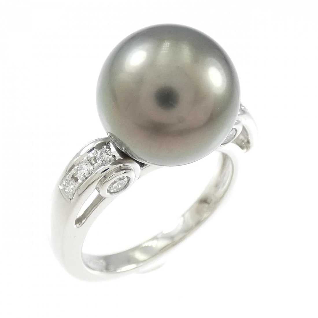 TASAKI BLACK PEARL RING: TASAKI Black Pearl Ring Brand: TASAKI Type: Ring Material: Platinum 900 Main Stone Black Pearl Color: Platinum Size: 6 (US size) Accessories: None Accessories Notice: When purchasing pre-o