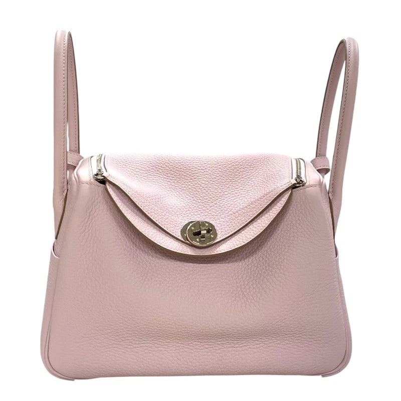 HERMES LINDY 26 VERSO HANDBAG: HERMES Lindy 26 Verso Handbag Brand: HERMES Type: Handbag Material: Taurillon Clemence Color: Mauve Pale x Nata SilverHardware Size: W10.2 x H7.5x D5.1inch Accessories: None Accessories No