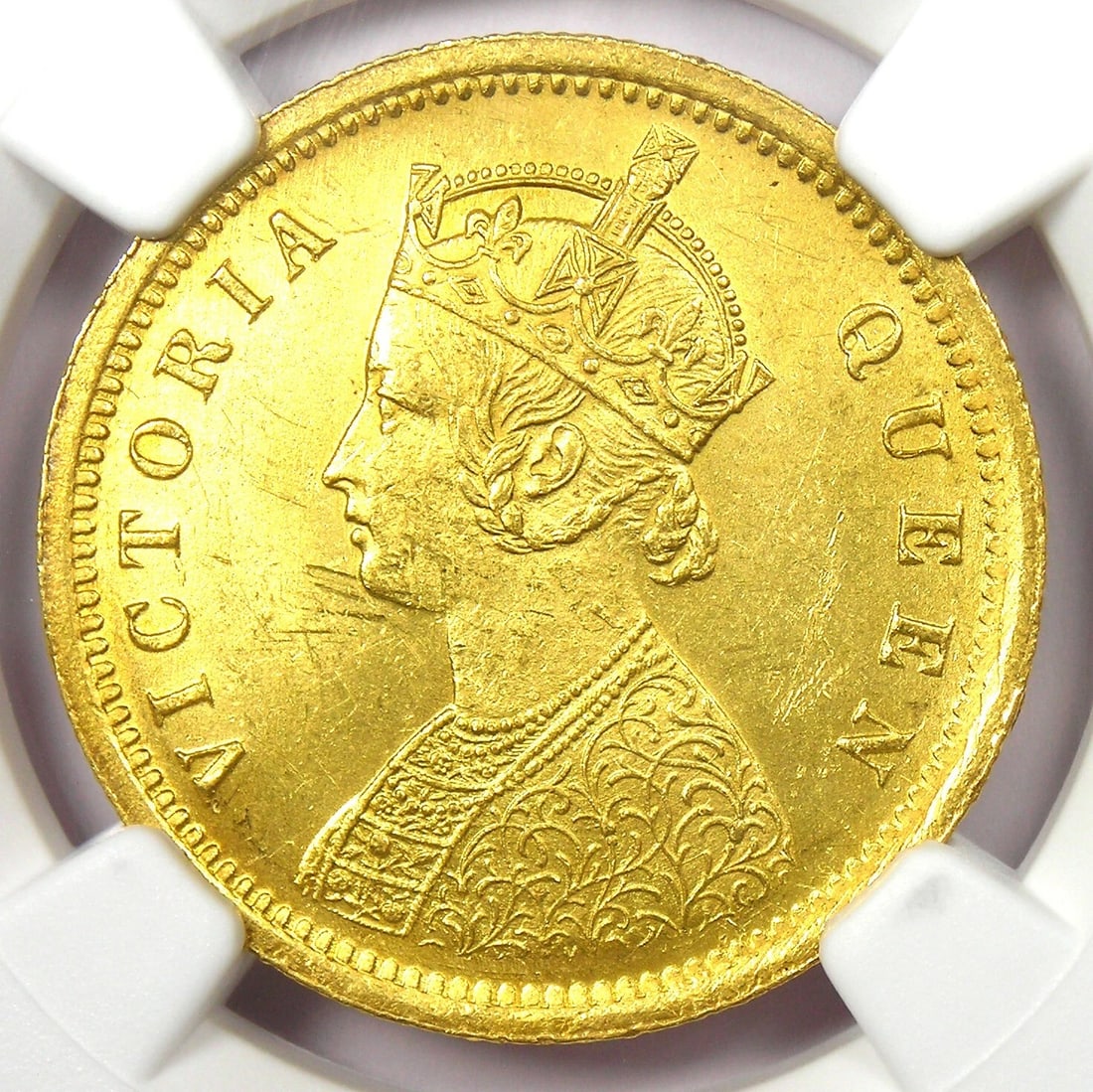 1862-C INDIA VICTORIA GOLD MOHUR COIN: 1862-C India Victoria Gold Mohur Coin Composition: Gold Year: None Denomination: None Fineness: None Country of Origin: India Accessories: None Accessories Notice: When purchasing pre-owne