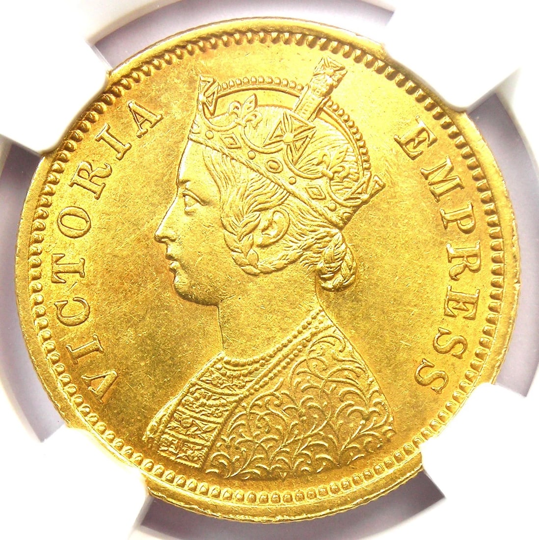1885-C INDIA VICTORIA GOLD MOHUR COIN: 1885-C India Victoria Gold Mohur Coin Composition: Gold Year: 1885-C Denomination: None Fineness: None Country of Origin: India Accessories: None Accessories Notice: When purchasing pre-ow