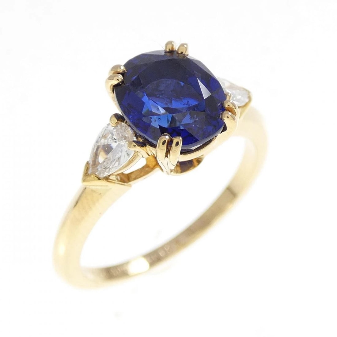 BOUCHERON NON-HEATED SAPPHIRE RING: Boucheron Non-heated Sapphire Ring Brand: Boucheron Type: Ring Material: 750 Yellow Gold Main Stone Sapphire Color: Yellow Gold Size: 7 (US size) Accessories: None Accessories Notice: When