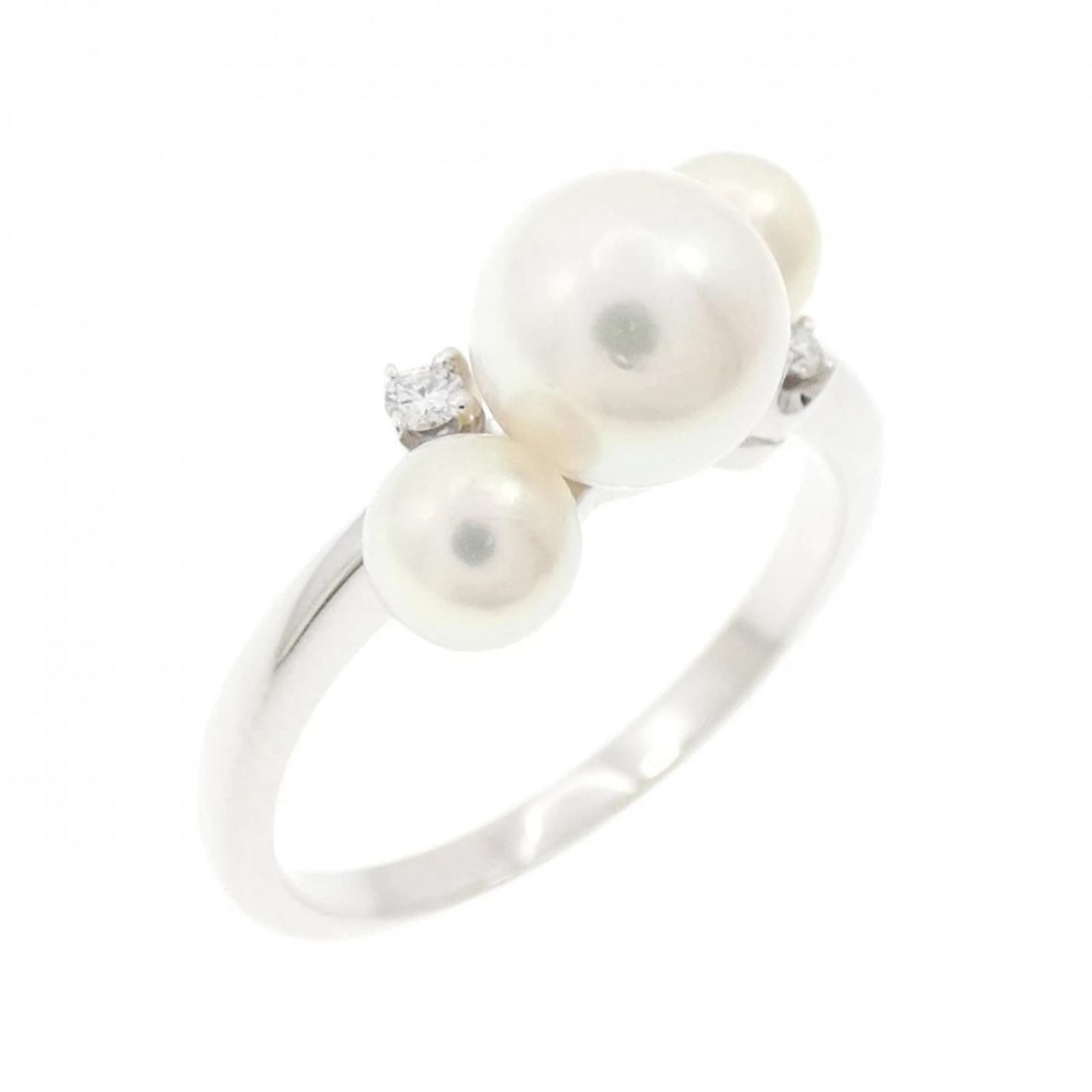 MIKIMOTO AKOYA PEARL RING: MIKIMOTO Akoya Pearl Ring Brand: MIKIMOTO Type: Ring Material: K18 White Gold Main Stone Natural Color: White Gold Size: 5 (US size) Accessories: None Accessories Notice: When purchasing p