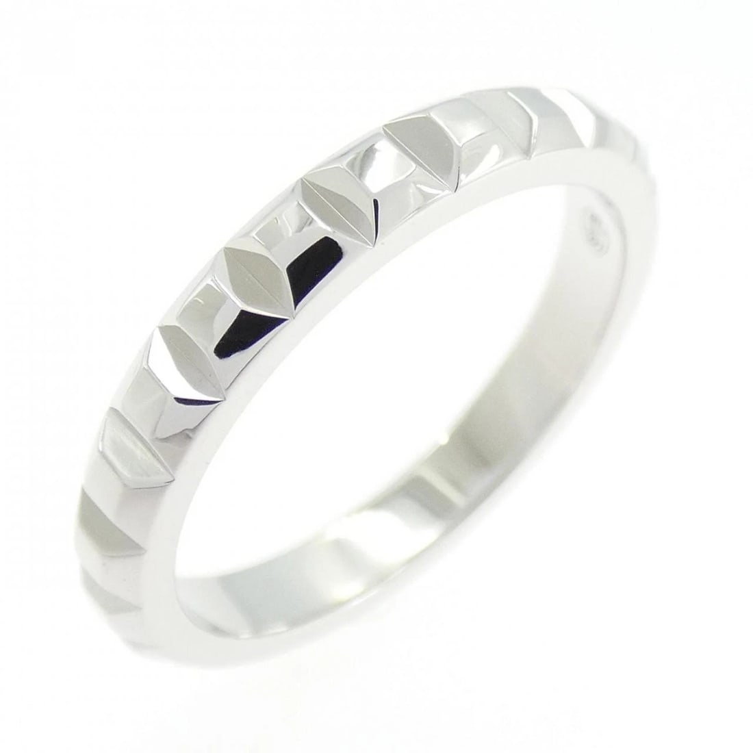 BOUCHERON CLOU PARIS MEDIUM RING: Boucheron Clou Paris Medium Ring Brand: Boucheron Type: Ring Material: 750 White Gold Color: White Gold Size: 5 (US size) Accessories: None Accessories Notice: When purchasing pre-owned