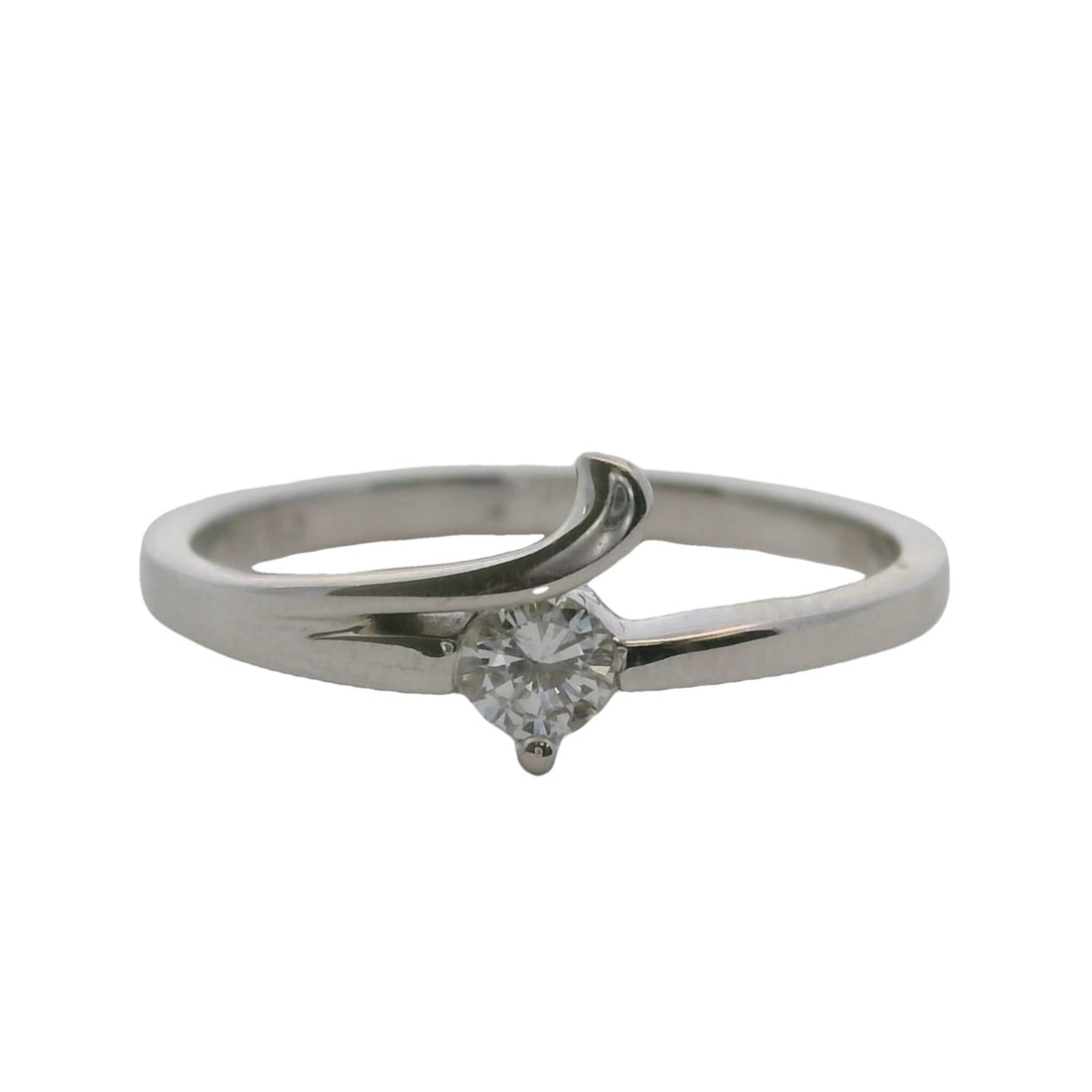 18KT WHITE GOLD DIAMOND SOLITAIRE STACKABLE SWOOP RING: 18kt White Gold Diamond Solitaire Stackable Swoop Ring Brand: GJ Type: Ring Material: White Main Stone Natural Color: White Gold 18k Size: 6 US Accessories: None Accessories Notice: When