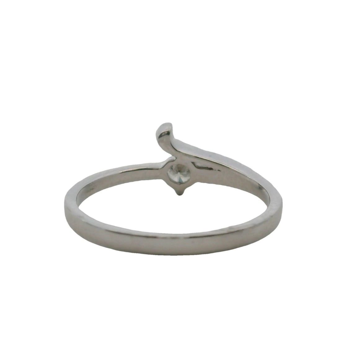 18KT WHITE GOLD DIAMOND SOLITAIRE STACKABLE SWOOP RING - 3