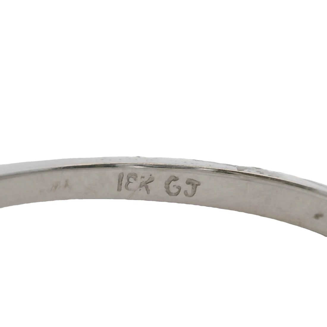 18KT WHITE GOLD DIAMOND SOLITAIRE STACKABLE SWOOP RING - 4