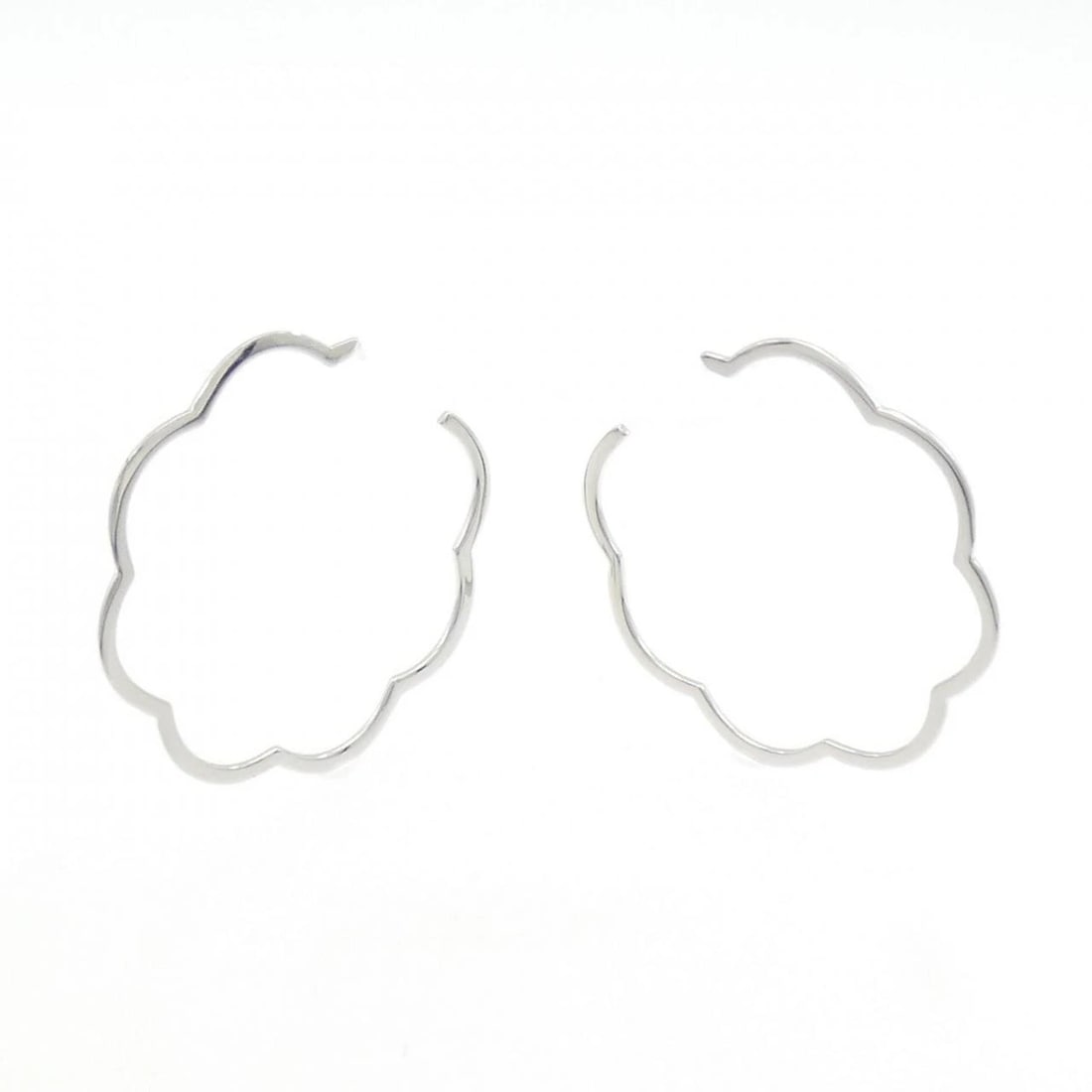 CHANEL CAMELIA COLLECTION EARRINGS: CHANEL Camelia collection Earrings Brand: CHANEL Type: Earrings Material: 750 White Gold Color: White Gold Size: ActualSize HxW: 38.8mmx0.9mm Accessories: None Accessories Notice: When pur