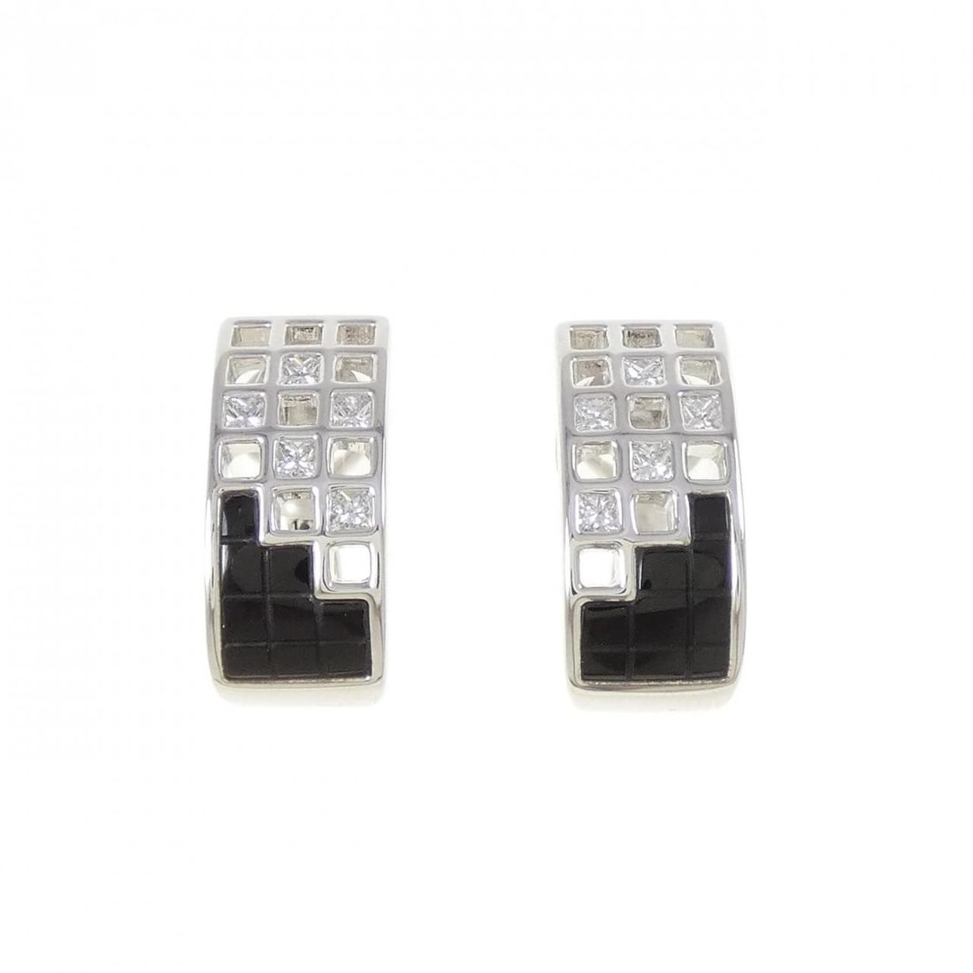 TASAKI ONYX EARRINGS: TASAKI Onyx Earrings Brand: TASAKI Type: Earrings Material: K18 White Gold Main Stone Onyx Color: White Gold Size: ActualSize HxW: 20.4mmx9.0mm Accessories: None Accessories Notice: When p
