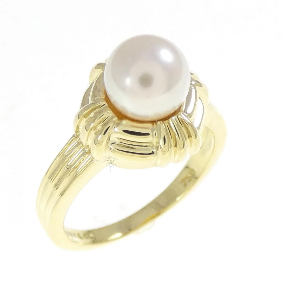 TIFFANY AKOYA PEARL RING: Tiffany Akoya Pearl Ring Brand: Tiffany Type: Ring Material: 750 Yellow Gold Main Stone Akoya Pearl Color: Yellow Gold Size: 5 (US size) Accessories: None Accessories Notice: When purchasing