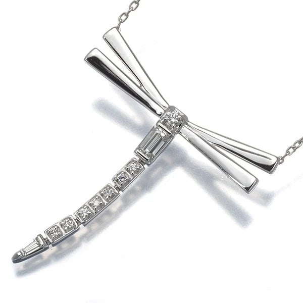 TASAKI NECKLACE DIAMOND LANDSCAPE SCULPTUREFLY AWA: TASAKI Necklace Diamond Landscape SculptureFly Awa Brand: TASAKI Type: Necklace Material: 18K / 750 / White Gold Main Stone/Creation Natural Color: White Gold Size: Necklace length: 45 - 50cm