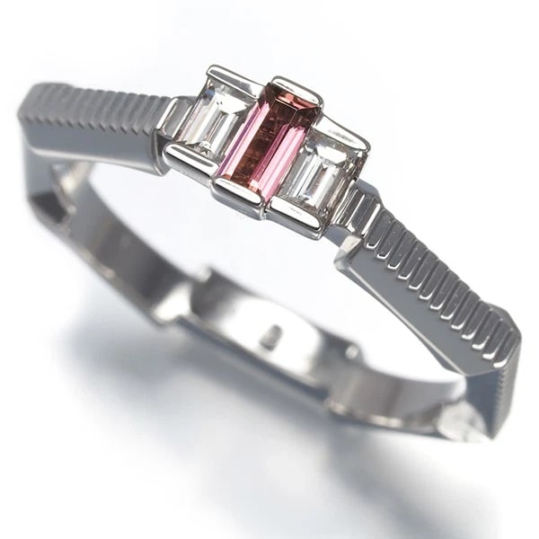 GUCCI RING PINK TOURMALINE DIAMOND LINK TO LOVE: GUCCI Ring Pink Tourmaline Diamond Link To Love Brand: GUCCI Type: Ring Material: 18K / 750 / White Gold Main Stone/Creation Natural Color: White Gold Enamel Size: US 5.5 - 5.75 Accessories: None