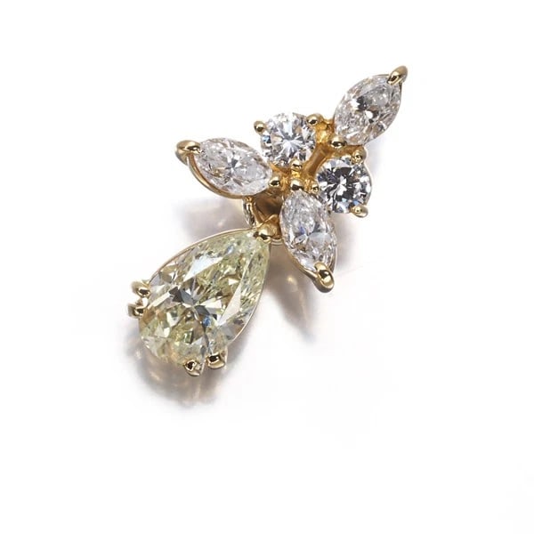 SOUTHERN CROSS PENDANT DIAMOND PEAR-SHAPED MARQUISE-CUT: Southern Cross Pendant Diamond Pear-shaped Marquise-cut Brand: Southern Cross Type: Pendant Material: 18K / 750 / Yellow Gold Main Stone/Creation Natural Color: Yellow Gold Size: Design size: 18.2