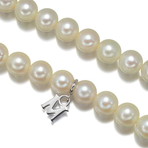 MIKIMOTO NECKLACE AKOYA PEARL SILVER: Mikimoto Necklace Akoya Pearl Silver Brand: MIKIMOTO Type: Necklace Material: Silver Color: Silver Size: Necklace length: 38cm Accessories: None Accessories Notice: When purchasing pre-own