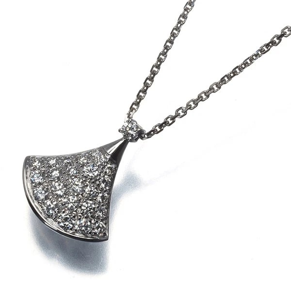 BVLGARI NECKLACE DIAMOND DIVAS' DREAM: BVLGARI Necklace Diamond Divas' Dream Brand: BVLGARI Type: Necklace Material: 18K / 750 / White Gold Main Stone/Creation Natural Color: White Gold Size: Necklace length: 40 / 42cm 