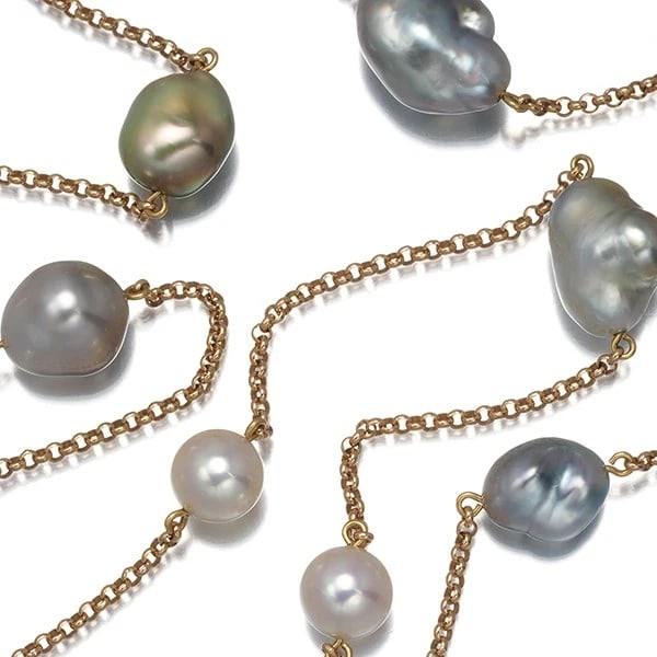 MIKIMOTO NECKLACE BAROQUE AKOYA PEARL SOUTH SEA PEARL LONG STATION: Mikimoto Necklace Baroque Akoya Pearl South Sea Pearl Long Station Brand: MIKIMOTO Type: Necklace Material: 18K / 750 / Rose Gold Color: Rose Gold Size: Necklace length: 74cm Accessories: