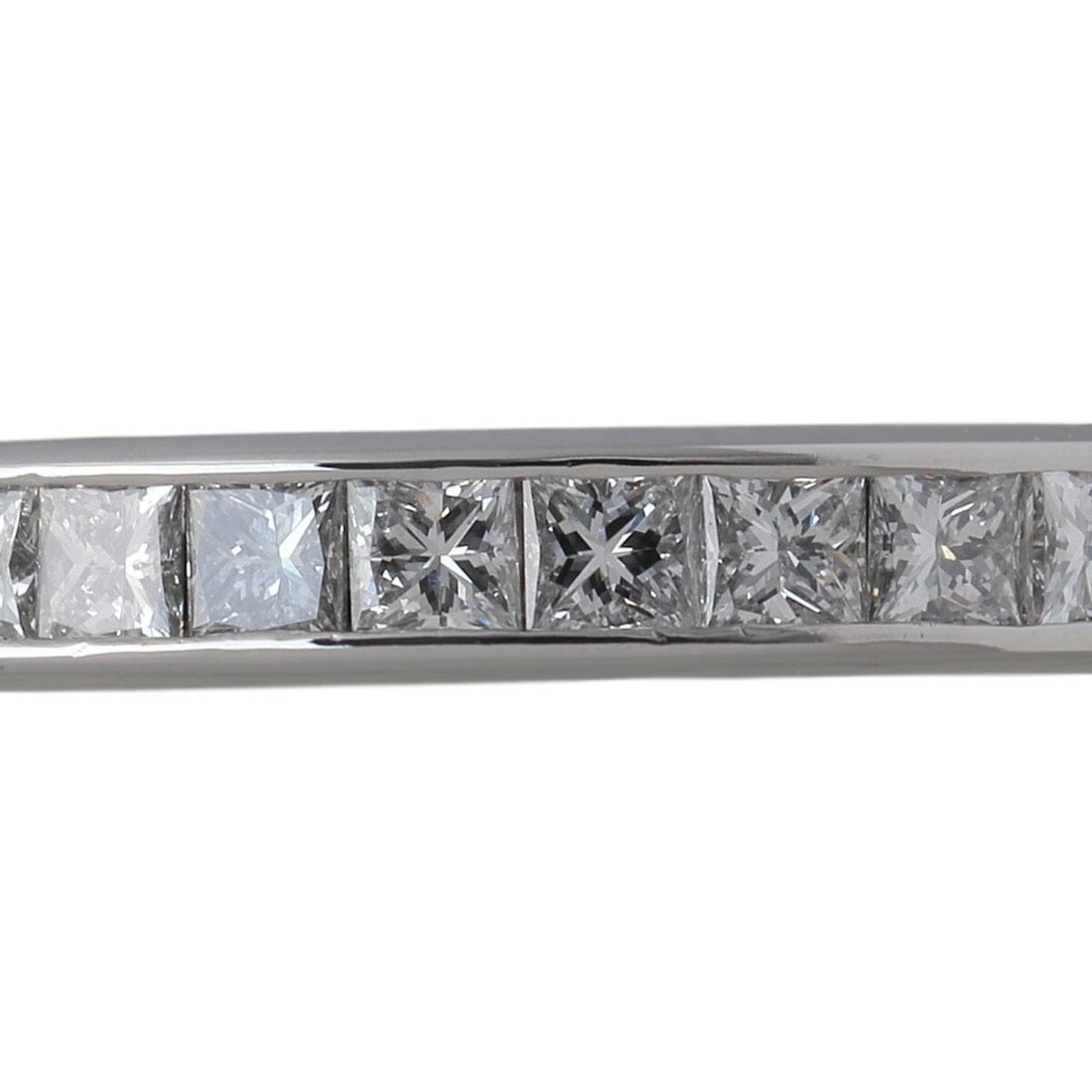 HARRY WINSTON PRINCESS CUT FULL ETERNITY DIAMOND RING: Harry Winston Princess Cut Full Eternity Diamond Ring Brand: Harry Winston Type: Ring Material: Platinum Main Stone/Creation Natural Color: Silver Size: 5.25 US Accessories: None Accessori