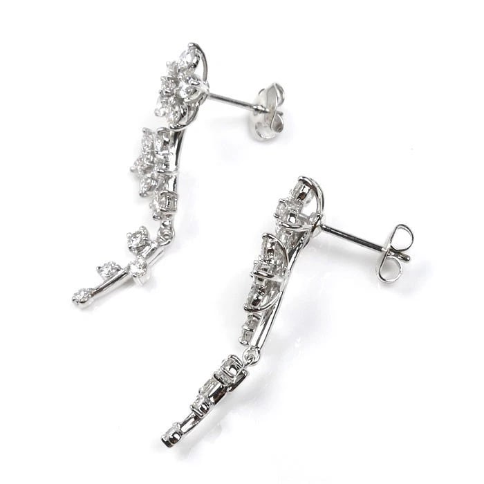 TASAKI K18 WHITE GOLD DIAMOND STUD EARRINGS: TASAKI K18 White Gold Diamond Stud Earrings Brand: TASAKI Type: Earrings Material: K18 White Gold Main Stone/Creation Natural Color: White Gold Size: Approx. 1.36 in (H) x 0.39 in (W) Accessories