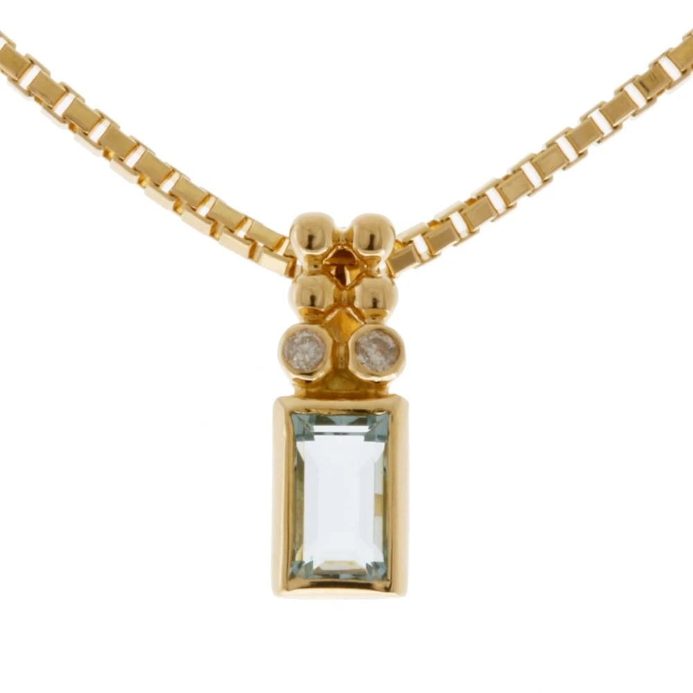 NECKLACE K18 YELLOW GOLD AQUAMARINE: Necklace K18 yellow gold Aquamarine Brand: Unbranded Type: Necklace Material: K18 yellow gold Main Stone/Creation Aquamarine Color: gold Size: Total Length:50cm Chain width:1.5mm Top:W4.0mm x H11.