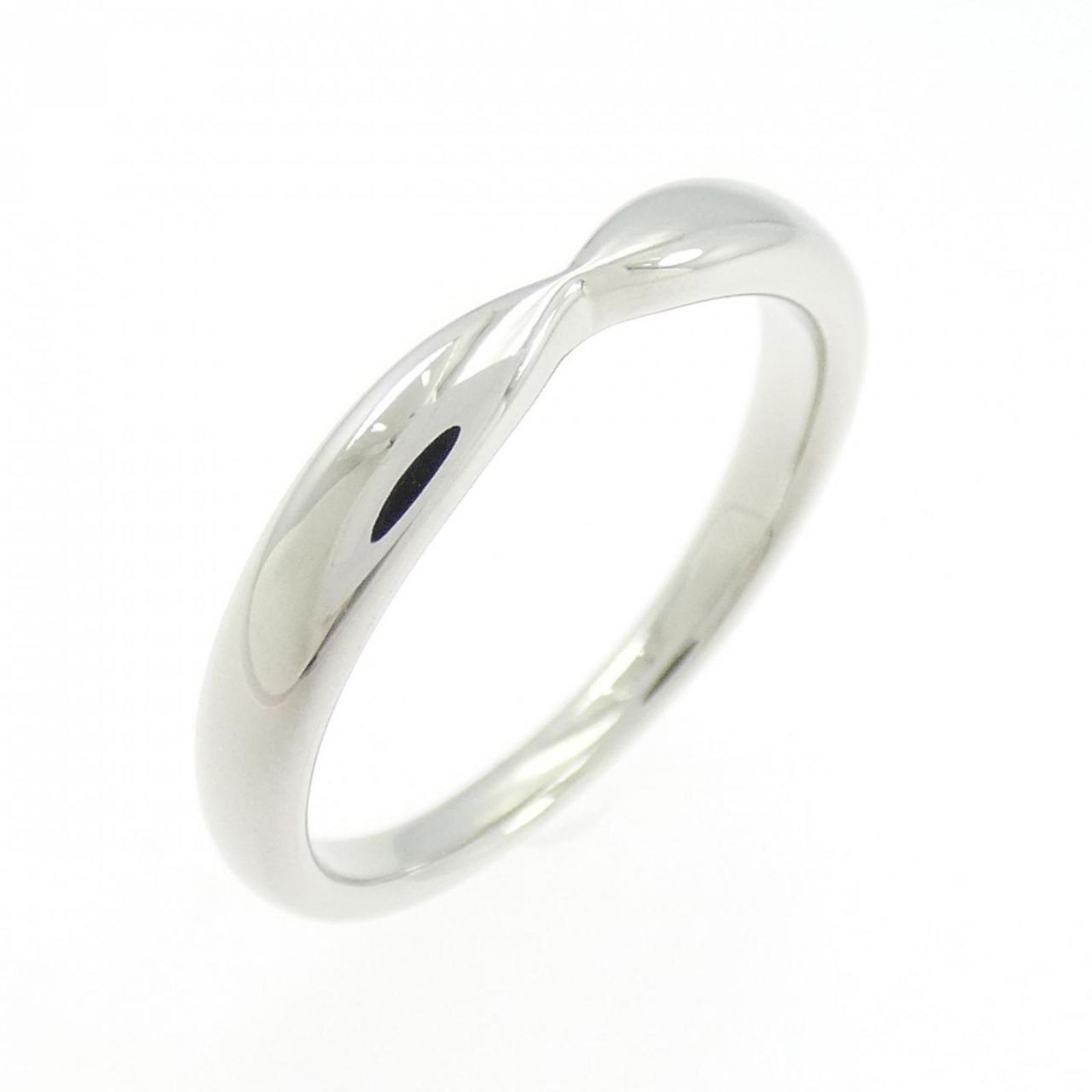 TIFFANY HARMONY RING: TIFFANY Harmony Ring Brand: Tiffany Type: Band ring Material: Platinum 950 Color: Platinum Size: 6 US Accessories: None Accessories Notice: When purchasing pre-owned goods, please refer to