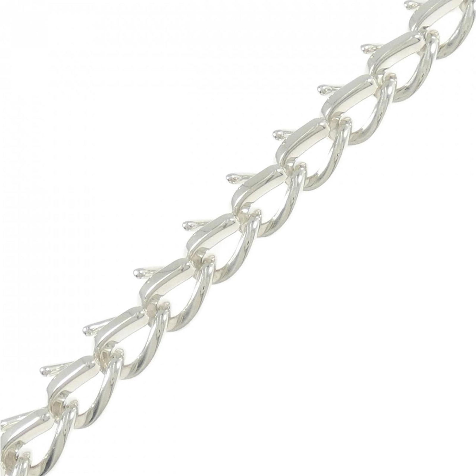 TIFFANY FORGE MEDIUM BRACELET: TIFFANY Forge Medium Bracelet Brand: Tiffany Type: Charm bracelet Material: Silver 925 Color: Silver Size: Width 1.36cm / 0.53'' Total Length 22cm / 8.66'' Accessories: None Accessories