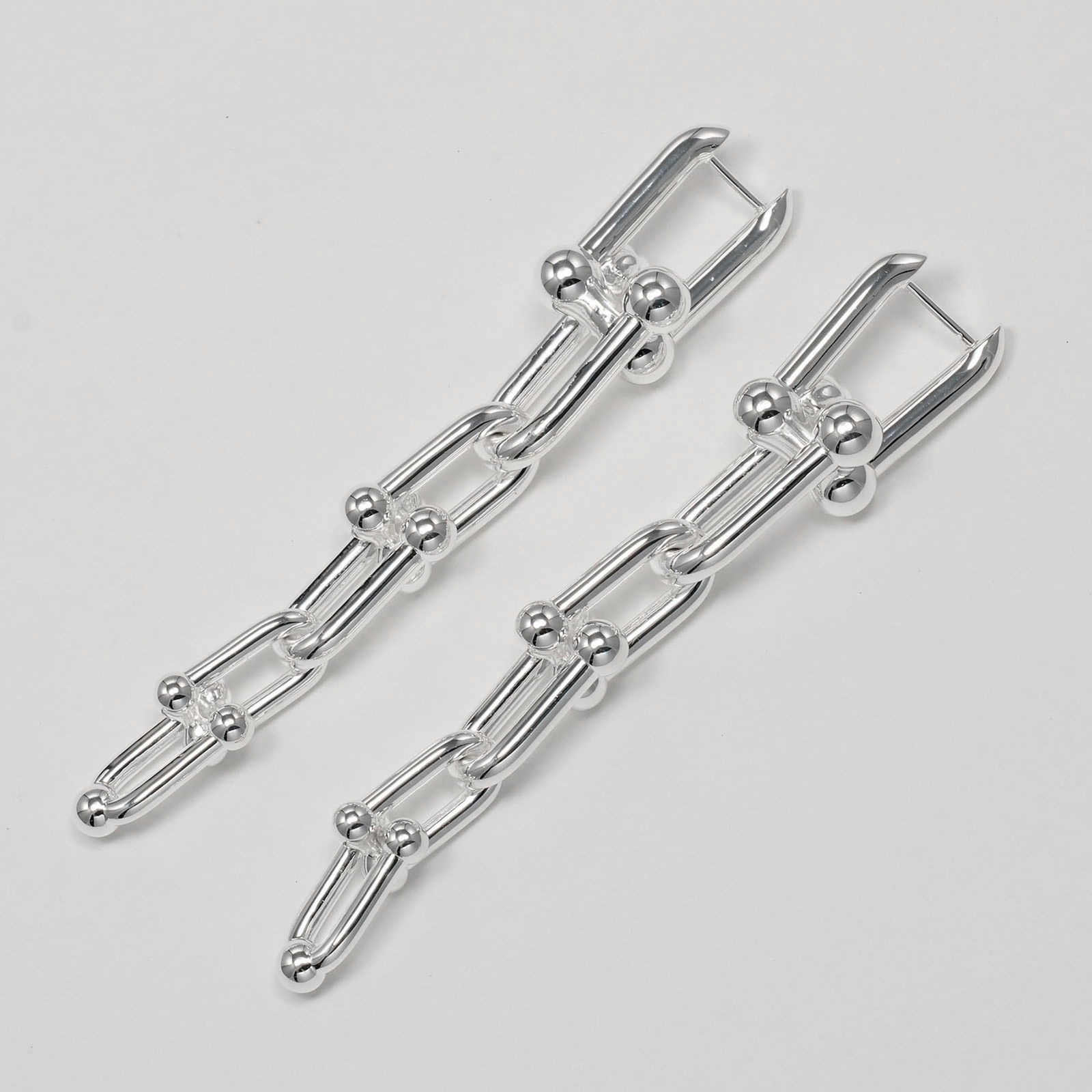TIFFANY EARRING HARDWARE GRADUATED: TIFFANY earring hardware graduated Brand: Tiffany Type: Drop earrings Material: Silver 925 Color: silver Size: (HxWxD) 80.00mm x 14.00mm / 3.15'' x 0.55'' Accessories: None Accessories
