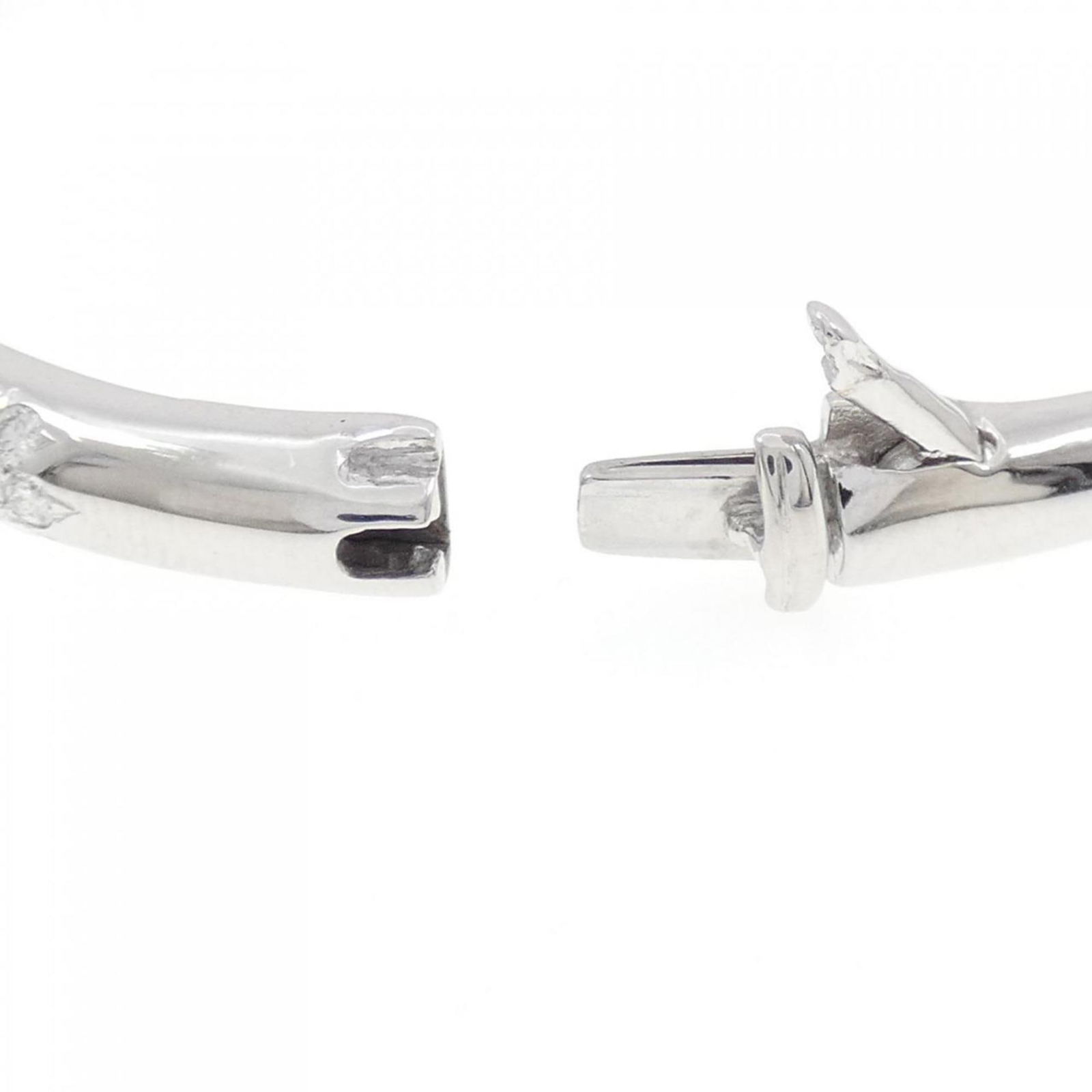 VAN CLEEF & ARPELS DIAMOND BANGLE - 4