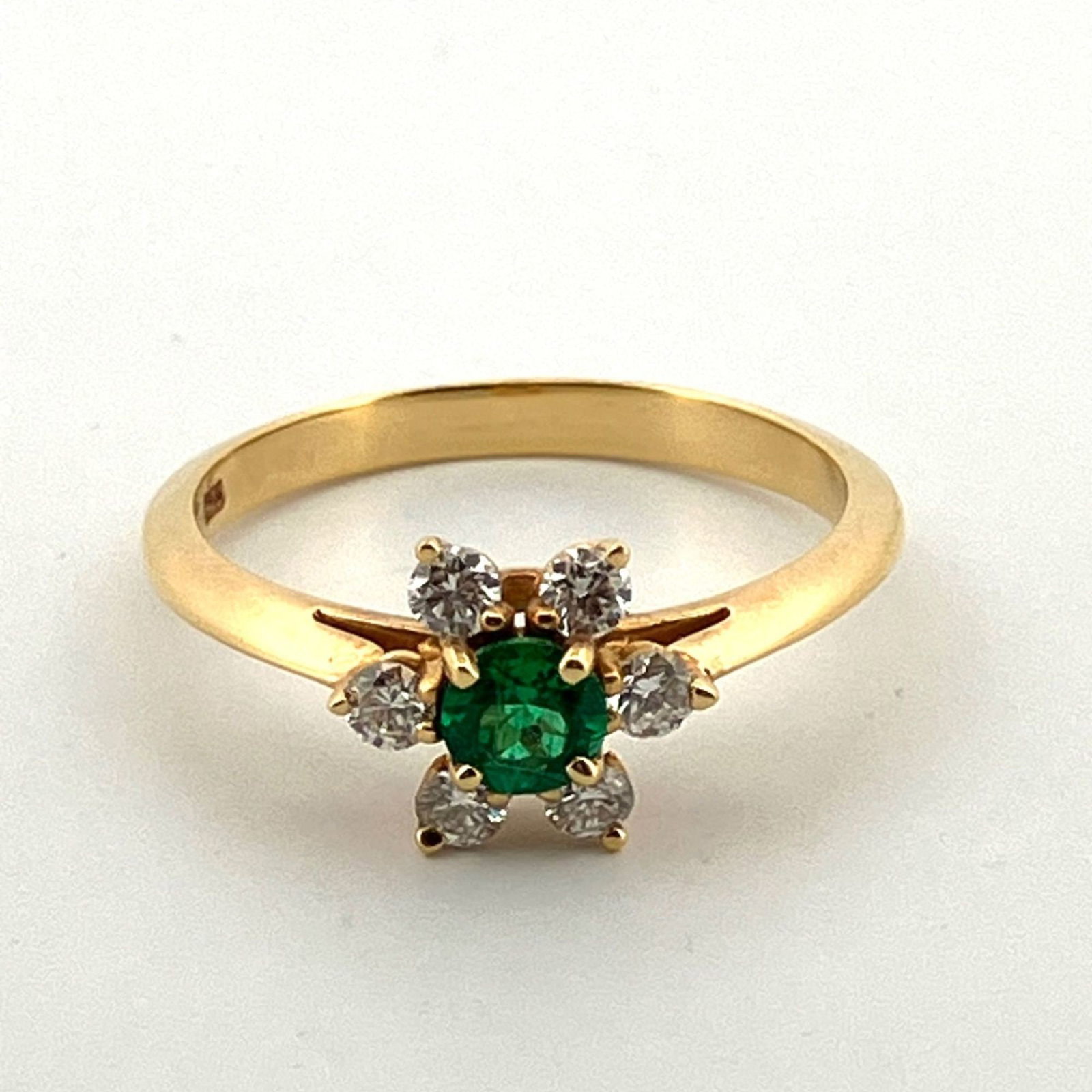 TIFFANY & CO TIFFANY RING 750 YG: TIFFANY & CO Tiffany Ring 750 YG Brand: Tiffany Type: Band ring Material: Yellow gold (18K) Color: None Size: 5.5 US Accessories: None Accessories Notice: When purchasing pre-owned goods,