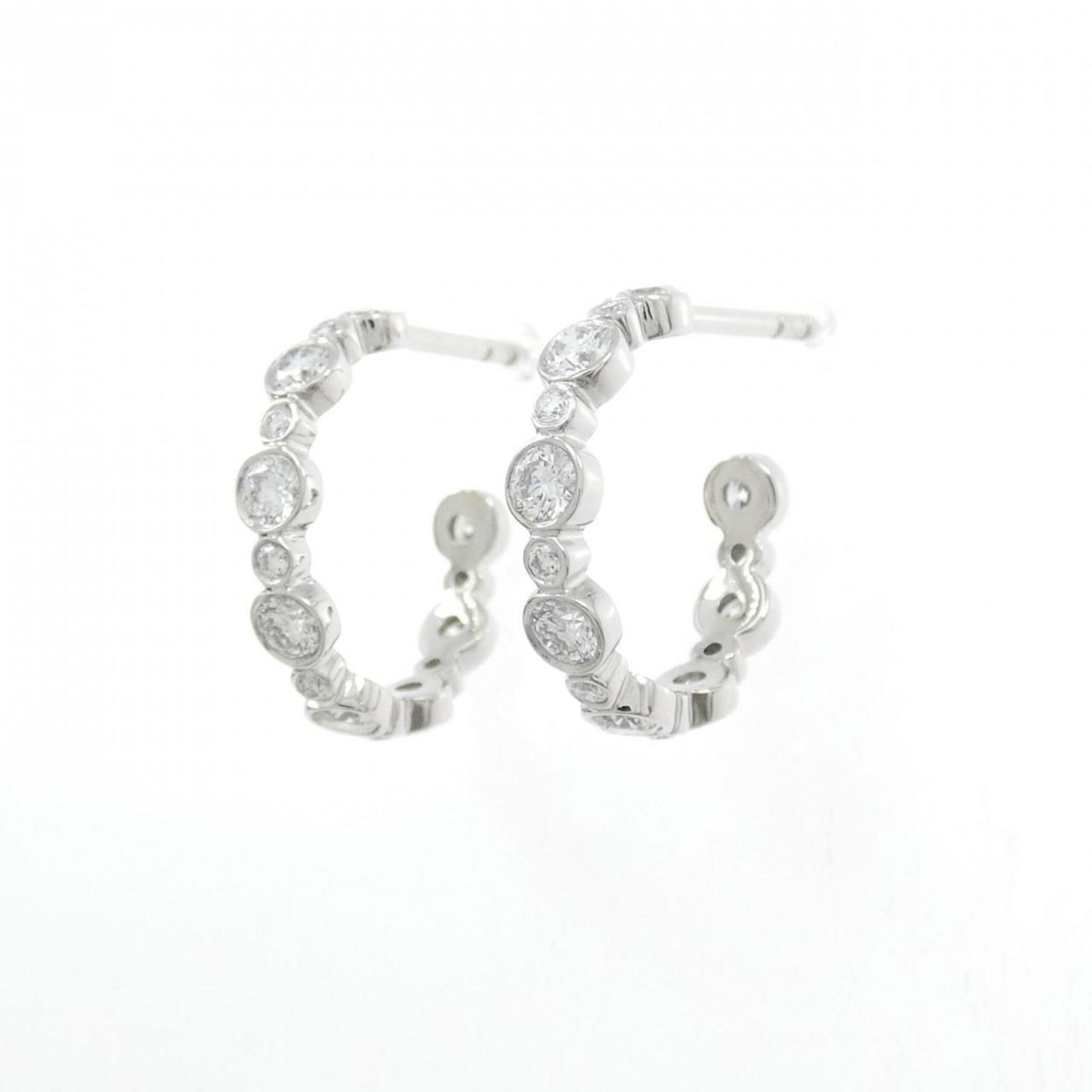 TIFFANY JAZZ EARRINGS: TIFFANY Jazz Earrings Brand: Tiffany Type: Stud earrings Material: Platinum 950 Color: Platinum Size: (HxWxD) 15.40mm x 3.00mm / 0.61'' x 0.12'' Accessories: None Accessories Notice: When