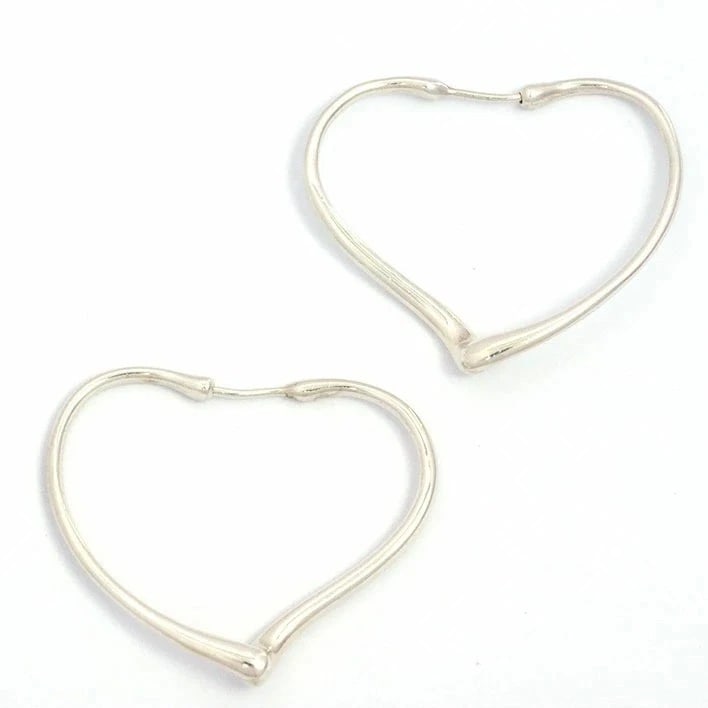 TIFFANY & CO. OPEN HEART EARRINGS ELSA PERETTI STERLING SILVER 925: Tiffany & Co. Open Heart Earrings Elsa Peretti Sterling Silver 925 Brand: Tiffany & Co. Type: Earrings Material: Sterling Silver Color: Silver Size: Height: approx. 1.22 in Width: approx. 1.43 in