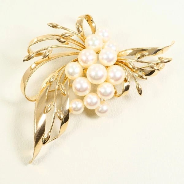 JEWELRY 14K YELLOW GOLD BROOCH AKOYAPEARL: Jewelry 14K Yellow gold Brooch AkoyaPearl Brand: N/A Type: Brooch Material: 18K Yellow Gold Color: Yellow Gold Size: height: 40mm width:72mm Accessories: None Accessories Notice: When purc