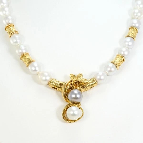 18K YELLOW GOLD NECKLACE SOUTH SEA PEARL: 18K Yellow gold Necklace South Sea Pearl Brand: N/A Type: Necklace Material: K18 Yellow gold Color: Yellow gold Size: Top:Length height: 45mm width:18mm(Top and chain can not be removed)