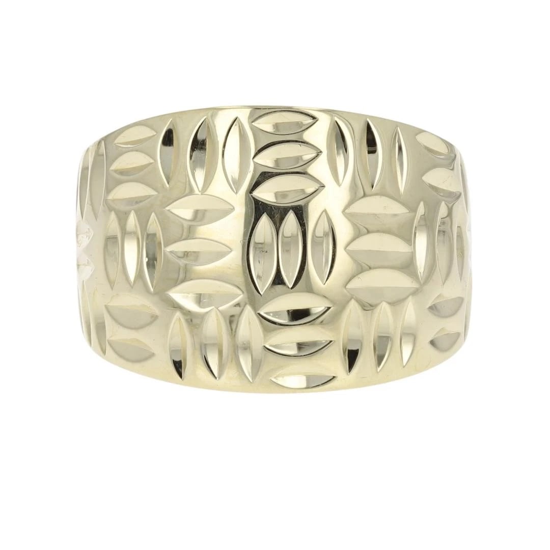 DIAMOND-CUT PATTERN BAND RING 14K YELLOW GOLD: Diamond-Cut Pattern Band Ring 14k Yellow Gold Brand: Unbranded Type: Ring Material: 14k Yellow Gold Color: None Size: 7 US Accessories: None Accessories Notice: When purchasing pre-owned
