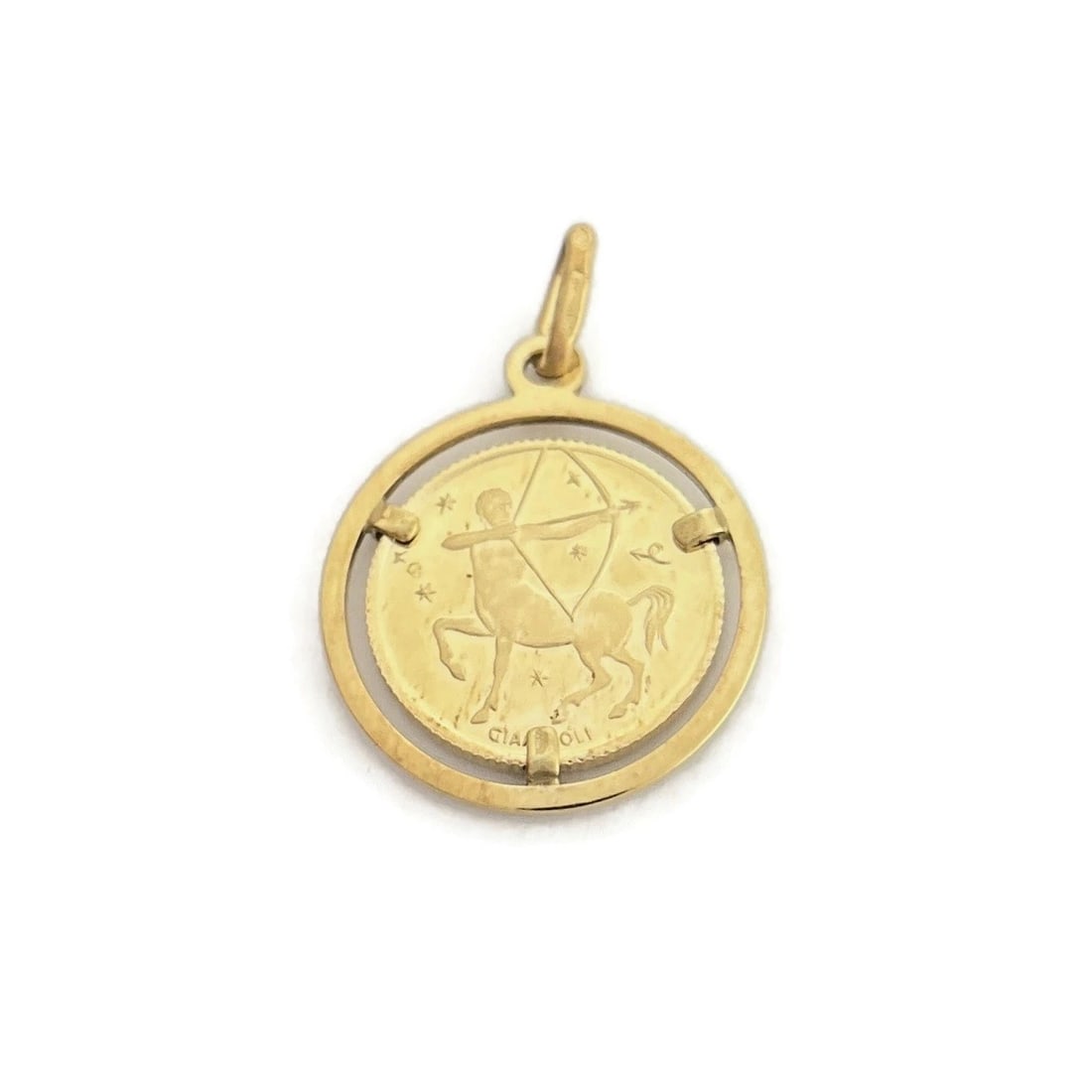 VINTAGE ITALIAN UNOAERRE GIAMPAOLI CHARM PENDANT: Vintage Italian Unoaerre Giampaoli Charm Pendant Brand: UNOAERRE Type: Pendant Material: 18K Yellow Gold Color: Gold Size: Measurements: 1 inch (with bale) x 17.2 mm Accessories: None