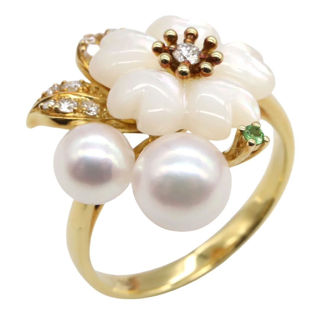 JEWELRY AKOYA SHELL DIAMOND RING: JEWELRY Akoya shell Diamond Ring Brand: JEWELRY Type: Ring Material: K18 (Yellow Gold) Color: White Size: 6.75 US Accessories: None Accessories Notice: When purchasing pre-owned goods, ple