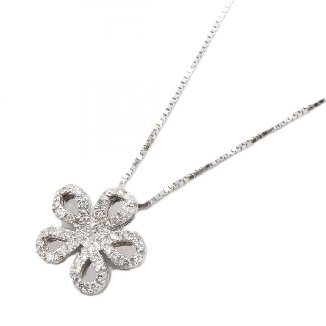 JEWELRY ZOCCAI DIAMOND NECKLACE PENDANT: JEWELRY Zoccai Diamond Necklace Pendant Brand: JEWELRY Type: Necklace Material: K18WG Main Stone/Creation Natural Color: Silver Size: Neck rotation?38.5cm(15.2") Motif W?14mm x H?14mm(0.6" x 0.6")