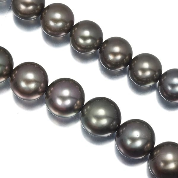 TASAKI NECKLACE BLACK SOUTH SEA PEARL: TASAKI Necklace Black South Sea Pearl Brand: TASAKI Type: Necklace Material: Silver Color: Silver Size: Necklace length: 44cm Accessories: None Accessories Notice: When purchasing pre-owned