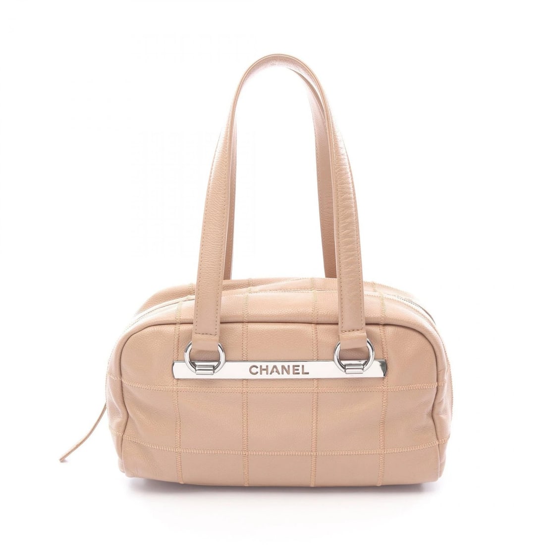 CHANEL CHOCOLATE BAR HAND BAG GRAINED CALFSKIN: CHANEL Chocolate bar hand bag Grained Calfskin Brand: CHANEL Type: Boston bag Material: leather × Calfskin (cowhide) Color: Beige??ish colors Size: (H:6.3" x W:11.8" x D:4.7")