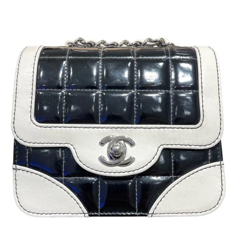 CHANEL CHOCOLATE BAR MINI SHOULDER BAG SHOULDER BAG: CHANEL Chocolate Bar Mini Shoulder Bag Shoulder Bag Brand: CHANEL Type: Shoulder Bag Material: patent Color: Black/White SVHardware Size: W5.9 x H5.1x D2.0inch Accessories: None Accessories