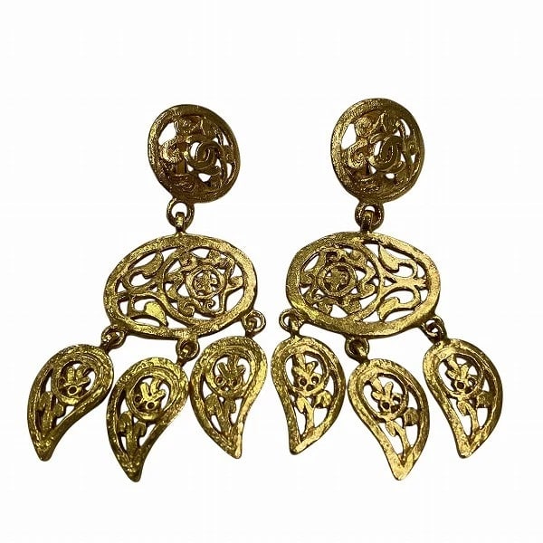CHANEL 95A VINTAGE LEAF GOLD EARRINGS: CHANEL 95A Vintage Leaf Gold Earrings Brand: Chanel Type: Other Brand Item Material: GP Color: gold Size: H: about 6.2cm x W: about 2.5cm Accessories: None Accessories Notice: When purchas