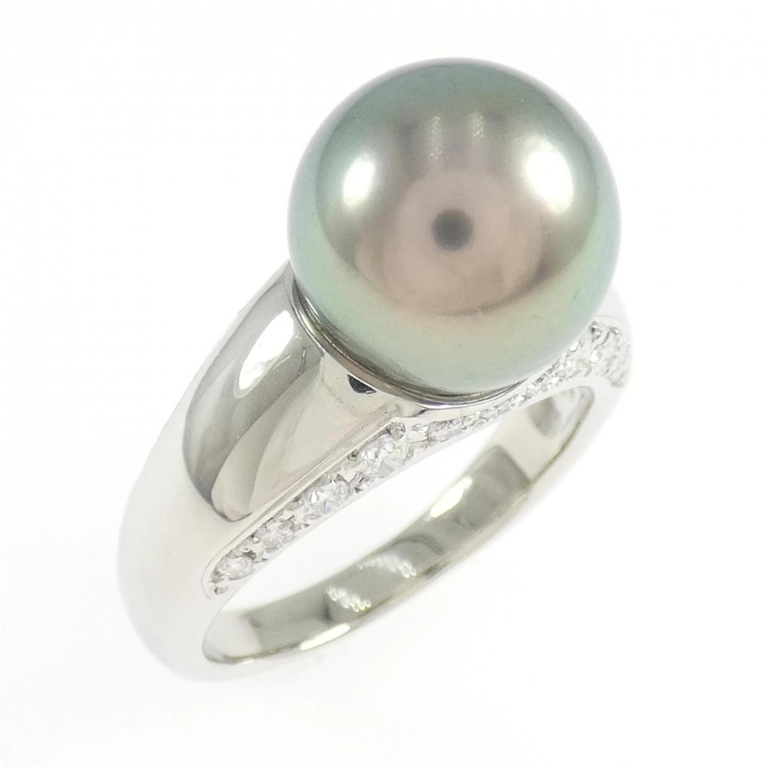 TASAKI BLACK PEARL RING: TASAKI Black Pearl Ring Brand: TASAKI Type: Ring Material: Platinum 900 Main Stone Black Pearl Color: Platinum Size: 8.5 (US size) Accessories: None Accessories Notice: When purchasing