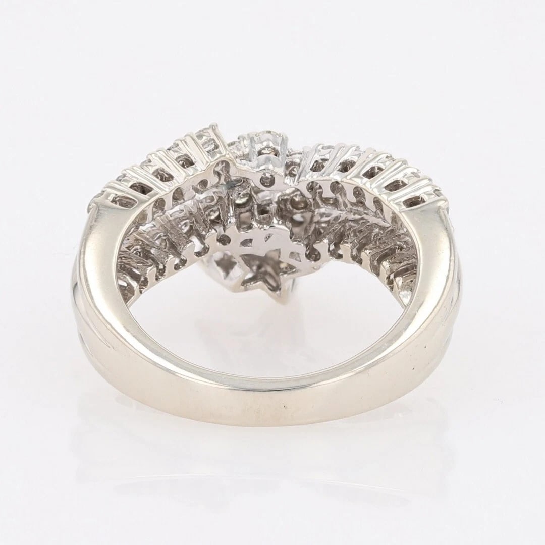 ROUND CUT DIAMOND STAR CLUSTER STATEMENT RING - 2