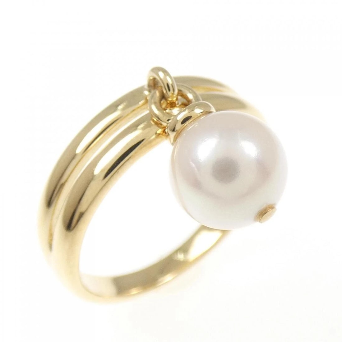 TASAKI AKOYA PEARL RING: TASAKI Akoya Pearl Ring Brand: TASAKI Type: Ring Material: K18 Yellow Gold Main Stone Akoya Pearl Color: Yellow Gold Size: 6-6.5 (US size) Accessories: None Accessories Notice: When