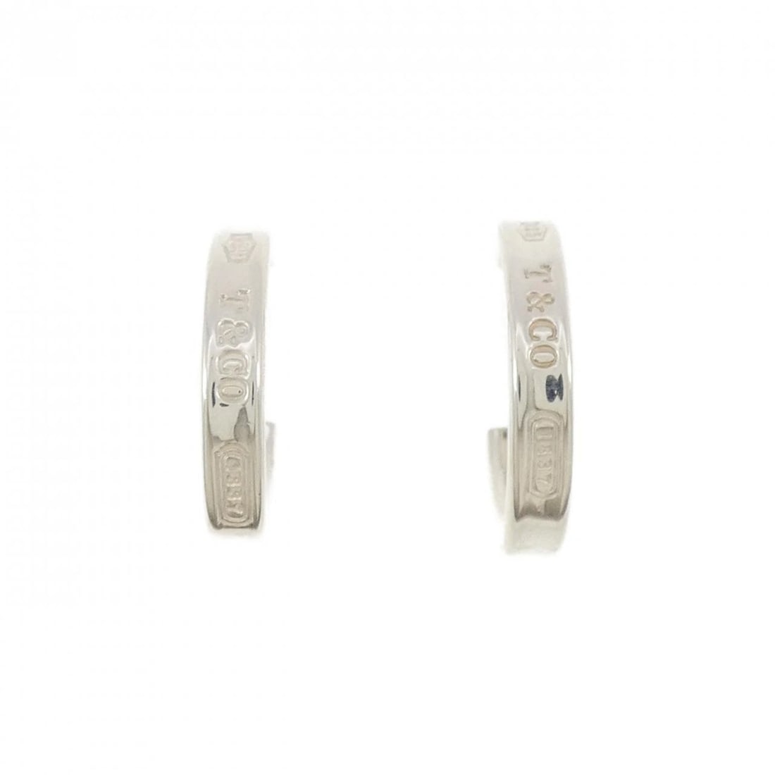 TIFFANY HOOP SMALL EARRINGS: Tiffany hoop Small Earrings Brand: Tiffany Type: Earrings Material: 925 Silver Color: Silver Size: ActualSize HxW: 16.5mmx2.9mm Accessories: None Accessories Notice: When purchasing pre-owned